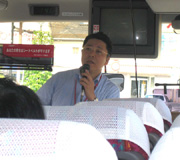 移動のバスの中は、佐野の講演で盛り上りました。