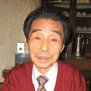 （株）日本セラピュアの社長で、喫茶店『ビオット』のオーナーの小川健一さん（現在80才）