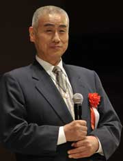 佐藤政二先生（9月の「にんげんクラブ全国大会」のステージ上にて。