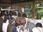 大和神社の宮司さんが、さわやかにお話をしてくださいました。