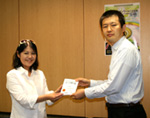 ビジネス社の編集担当の大戸毅さん（右）と船井ビジョンクリエイツの林　彩子（左）