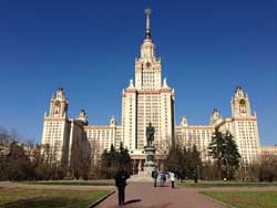 教授や学生の寮もある巨大なモスクワ大学